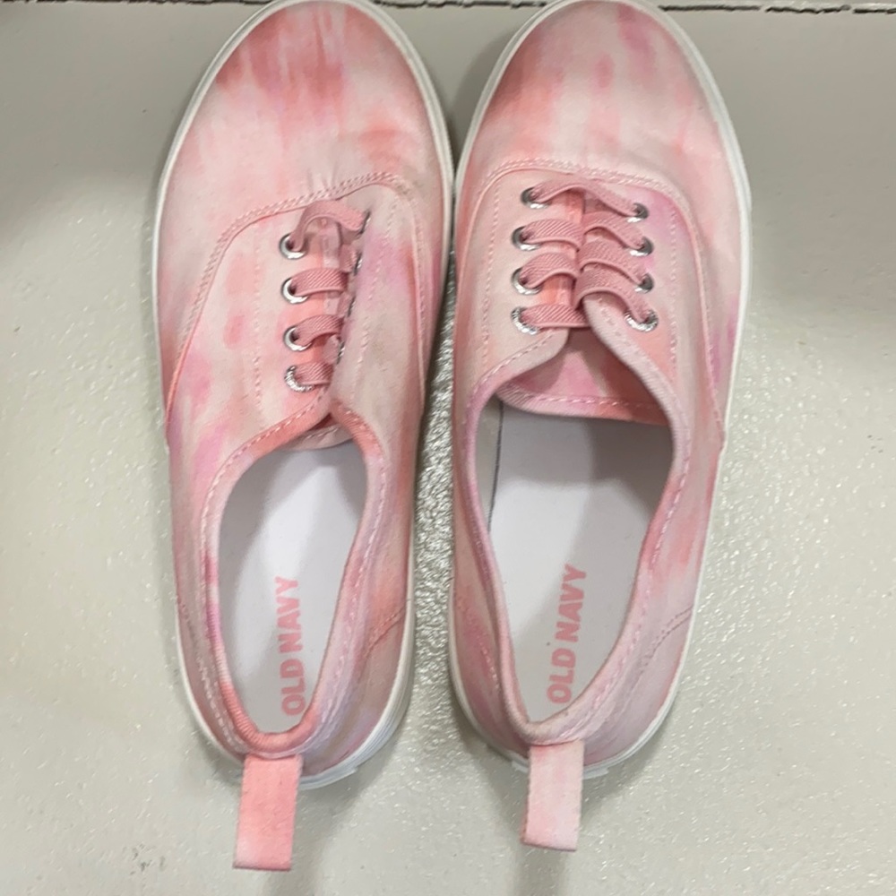 Old Navy size 2 little girls canvas shoes